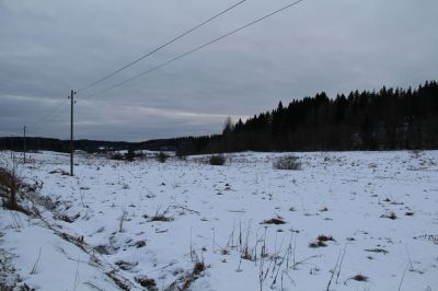 Suomi 100, luovutetussa Karjalassa
Kävimme Suomi 100 tapahtuman jälkeen esivanhempieni asuinpaikoilla. Kuva Kumolaan kylään, yhtään savua ei ole tänä päivänä kylässä. Kuva laatokan suuntaan Ukko-Roopen talon kohdalta Laatokan suuntaan. Autolla ei tänne me enään ajettu, venäläläinen kylläkin. Aikoinaan tästä meni meni linja-auto Kasvalahden suuntaan.      
Avainsanat: Karjala;Suomi 100;Suomi100;Lumivaara;luovutettu Karjala;evakko;Seppo Rapo;Laatokka;Kumola;sankarihautausma