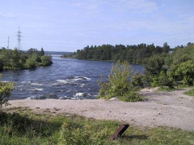 Sotahistoriaa Itä-Kannaksella 1-4.6.2001
Vuoksi kuohuu Sakkolan Kiviniemessä
