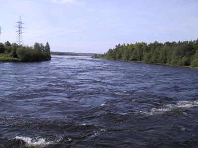 Sotahistoriaa Itä-Kannaksella 1-4.6.2001
Vuoksi kuohuu Sakkolan Kiviniemessä
