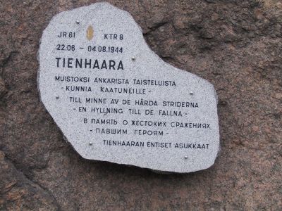 Sotahistoriaa Itä-Kannaksella 1-4.6.2001
Tienhaaran muistomerkki, kasakkakivi

