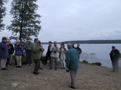 Sotahistoriaa Itä-Kannaksella 1-4.6.2001
Harjuniemi. Evl. lt. Antti Juutilainen kertoo Harjunimen sotahistoriaa.
