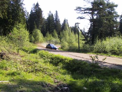 Jaakkima-rallia katsoimme Pitkäsen talon pihassa.
