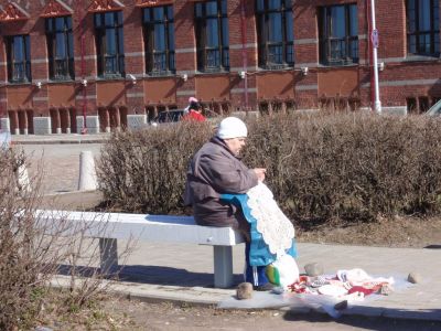 Mummo  kauppahallin luona
Avainsanat: Viipuri