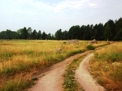 Ihantala
Muistomerkiltä tie johtaa hautausmaalle
Avainsanat: Ihantala