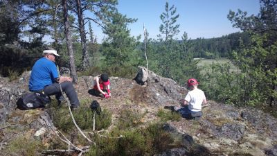 Lumivaara 22-25.06.2014
Kari ja vunukat Ida ja Tatu Linnanvuorella.
