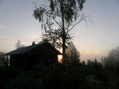 Muistomatka 70 v evakkoon lähdöstä.
Aamu, Kalevin mökillä Laatokan rannalla, Kojonlahdessa.
