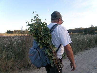 Muistomatka 70 v evakkoon lähdöstä.
Lumivaaran Kumola tiellä 
