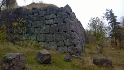 Kävelyllä Viipurissa 16-17.10.2015
Patterinmäen vallituksia. 
https://fi.wikipedia.org/wiki/Patterinm%C3%A4ki_(Viipuri)
