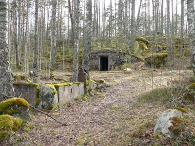 Ennen sotaa oli Osuuskauppa tässä, välirauhan aikaa kauppa oli Väkkärän talossa....
