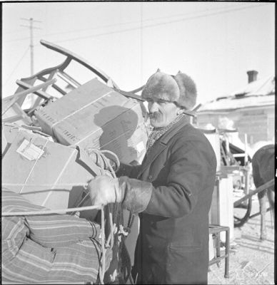 Talvisodan evakkoja, SA-kuva
Evakko Hangossa.
Hanko 1940.03.19

Avainsanat: Talvisota, evakko