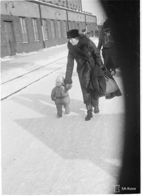 Talvisodan evakkoja, SA-kuva
Evakot palaavat Helsinkiin.
Helsinki 1940.03.01
Avainsanat: Talvisota, evakko