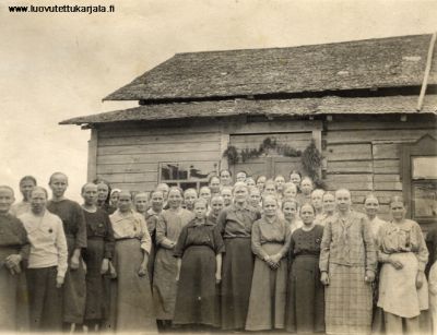 V. 1921 Äitienpäivät Syvälahdessa. Eeva Pullinen, Leena Salli, Tyyne Ikävalko. 
