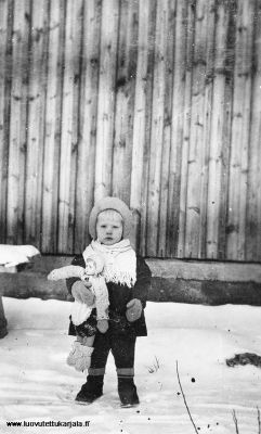 Antrean Seistola. Parivuotias Leena Viskari myö. Timperi s. 1941 Jääskessä.
