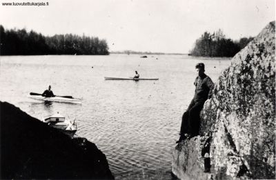 Kopsalan poikia kanoottiretkellä Laatokan saaristossa 1934.
