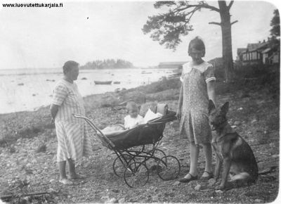 Johannes Kirkkoniemi. Matilda Kymäläinen, Raimo Pitkänen, Laina Laulainen ja Jakke. V 1928.
