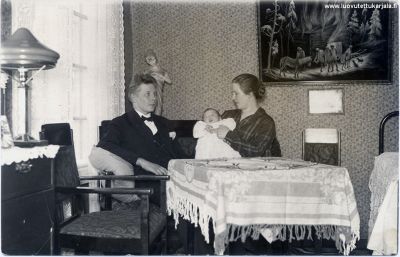Johannes, Ylä-Rokkala. Jalmari, Raimo ja Jenny Pitkänen v. 1929
