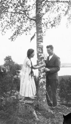 Kaukjärvellä 1928 Aino ja Leo Laine.
