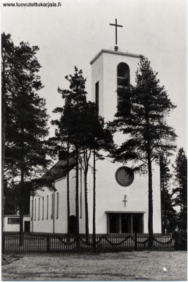 Kanneljärven kirkko. Arkkitehti uno Ullberg, Kirkko vihitty käyttöön 8.7.1934, piispa Erkki Kaila. Kirkkoon mahtui 800-1000 henk. Seinät punatiiltä. Alttaritaulu Pako       Egyptistä, Bruno Tuukkanen. Saarnastuoli, neljä apostolia tait. Mikko Hovi. 
