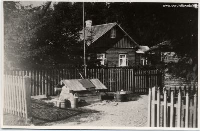 Kanneljärven kylä. Matti ja Maria Havian taloon liittyy erillinen huvilarakennus.
