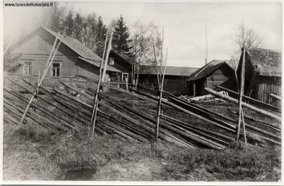 Kanneljärven kylä. Ville Nikkasen talo ja pihapiiri.
