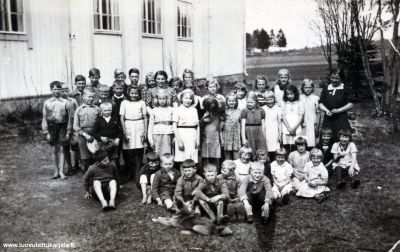 Kaukolan Järvenpään koululaisia. Syksyt 1943
