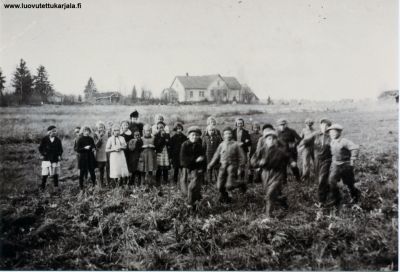 Kaukolan Järvenpään koululaisia. Syksyt 1943
