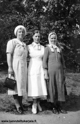 Kirvun parantolassa vuonna 1937 tai 38. Vasemmalla kuvien omistajan äiti Selma Hiiri.
