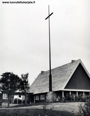 Kivennavan sotakirkko, ns. Pajarin kirkko vihkiäisjumalanpalveluksen päivänä 26.9.1943.
