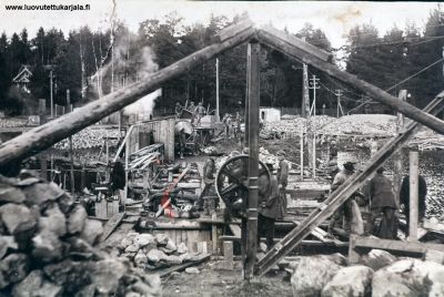 Kivennapa, Ikolan kylä, Tietyömaa Raivolan ja Ikolan välillä 1935. Antti Kärmöläinen toimi työmaan mestarina.
