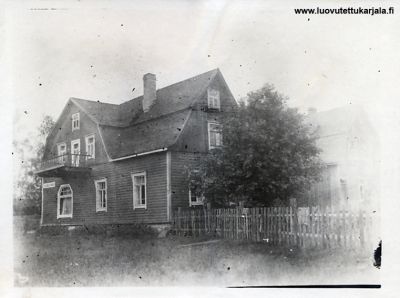 Veljekset Koho sekatavarakauppa, matkustajakoti ja ravintola Koiviston Kotterlahdessa. Kuvassa merkintä 1923.
