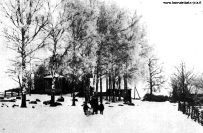 Nikodemus Muurisen talo ja talvinen idylli 1930-luvulla. Kuva peräisin Kuolemajärvi kirjasta.
