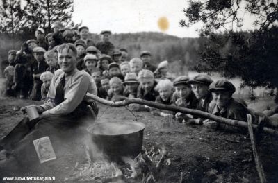 Huhtervu, Vilpusjärven rannalla, Kr poika leirillä 1938. Poikaosastoa johti T Hanski. 
