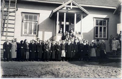 Äitienpäivä Kumolan ylä koululla v. 1938. Valokuvaamo A Nokelainen Lumivaara.
