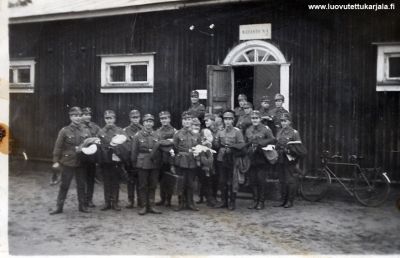 JP4 sotilaita lähdössä siviiliin 1938 Kiviniemestä.
