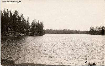 Salmin leiripäivillä 5.7.1933. Saarijärven leiripaikka, Saunat rannassa.
