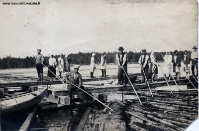 Salmi, Ylä-Uuksu. Aika 1930-luku.Vas. Fedorrf Kuikka. Valokuvaamo Lakka.
