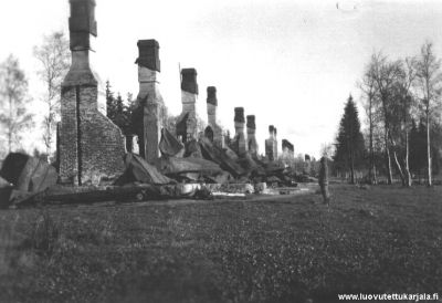Tuhoutuneet asemakasarmit vuodelta 1942.
