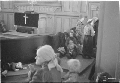 Talvisodan evakkoja, SA-kuva
Evakkoja majoitettu kirkkoon
Avainsanat: Talvisota, evakko
