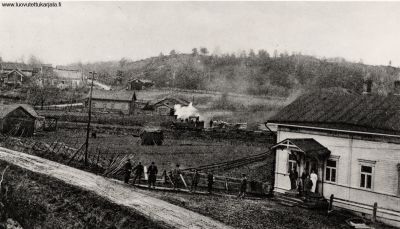 Pekonlahden Sahan "pässi" (pikkuveturi) Paksujalassa 1910-luvulla.
