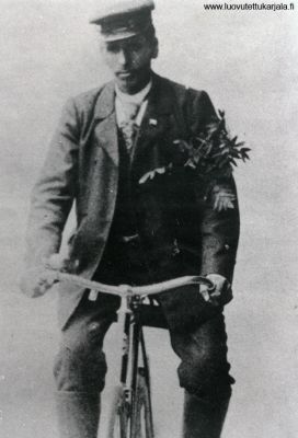 Jaakkiman ensimmäisen polkupyörän omisti tiettävästi Valokuvaaja Juho Rapo n. 1910.
