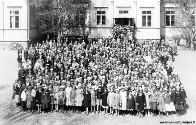 Kannaksen tyttöjen kesäpäivät Käkisalmessa 2.6.1935. Kanneljärveltä oli mukana neljä pikkutyttöä ja opas.
