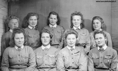 Sairalan opiston viimeinen vuosikurssi vannoi lottavalan Kirvun kirkossa toukokuussa 1944. Suurin osa lähti heti rintamalle.
