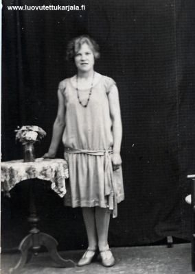 Martta Kuisma (nyk. Jantunen) Kivu kk. 1920-luvulla.  
