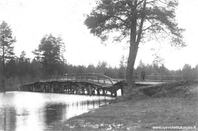 Rikkinäinen silta (jossain Raivolassa).
